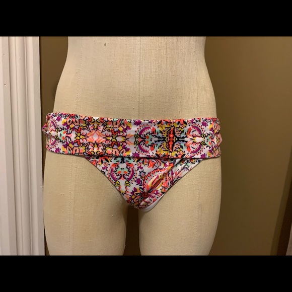 Victoria’s Secret bikini - Picture 9 of 12